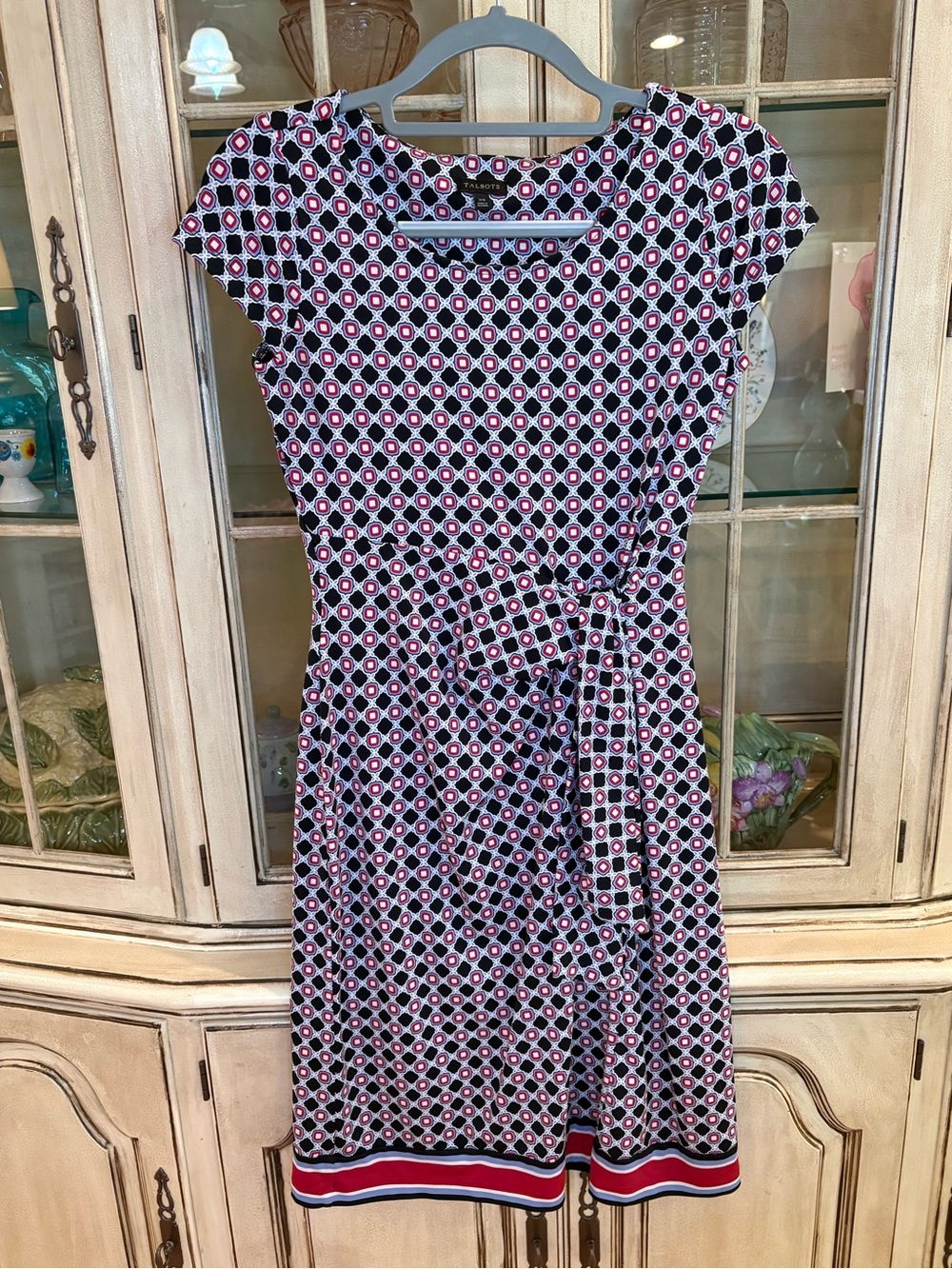 Like New Talbots Black, White & Red Geometric Tie-Waist Cap-Sleeve Dress